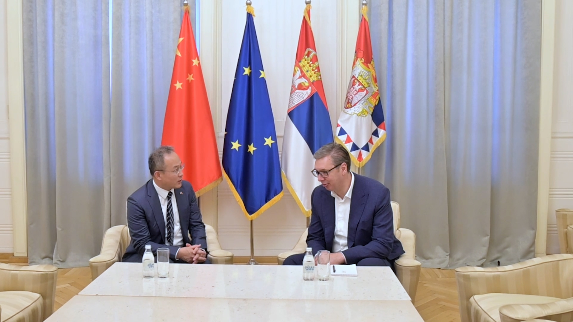 Beograd, predsednik Srbije Aleksandar Vucic se sastaje sa ambasadorom Narodne Republike Kine Li Mingom, pokrivanje Beograd, predsednik Srbije Aleksandar Vucic se sastaje sa ambasadorom Narodne Republike Kine Li Mingom, pokrivanje